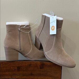 Universal Thread Taupe Ankle Boots size 9 NWT